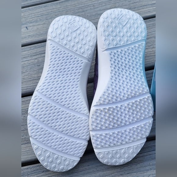 VB Cloud Purple Tonal Floral Convertible Slip On Sneaker - Picture 8 of 10